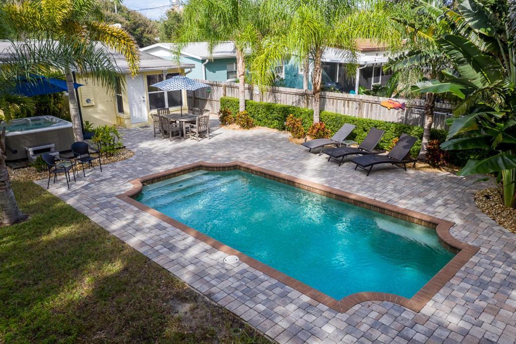 Turtles Nest Pool Home ~ Hot Tub ~ Walking Distance To The Beach - 821 E. 11Th New Smyrna Beach Exterior photo